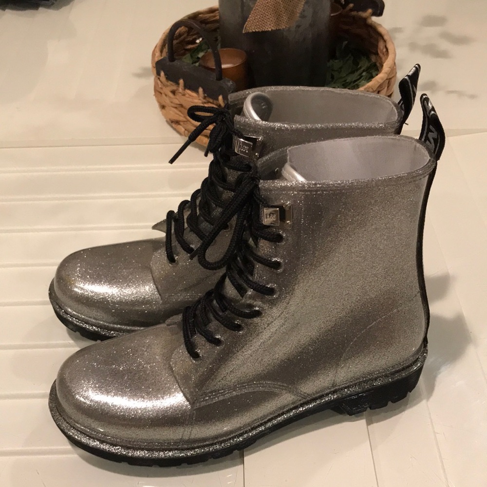 Michael kors women boots size 10